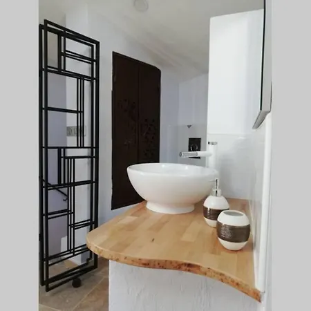 Entre Et Lavandes Roumoules