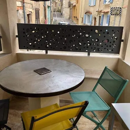 Entre Et Lavandes Roumoules