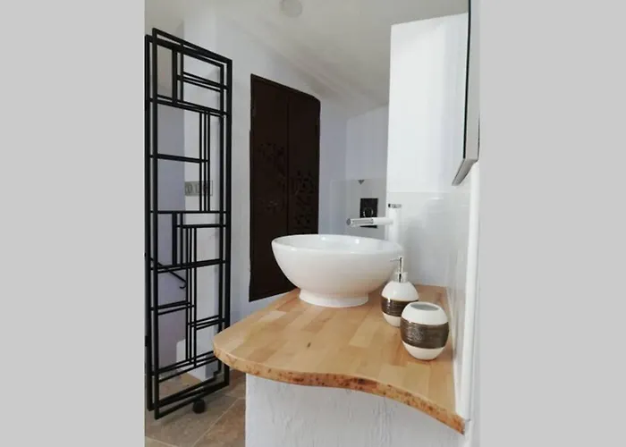 Entre Et Lavandes Roumoules