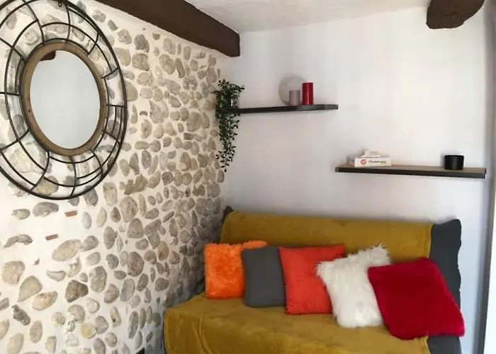 Entre Et Lavandes Roumoules